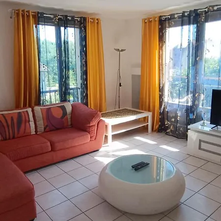 Entier Avec Balcon A Disneyland 6 Personnes, 2 Chambres, Wifi, Netflix * Chessy (Seine-et-Marne)